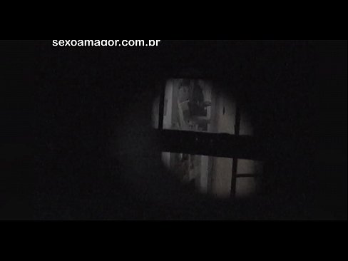❤️ Blondinko na skrivaj snema voajer iz soseske, skrit za votlimi opekami Porno na sl.myinvest.top ﹏